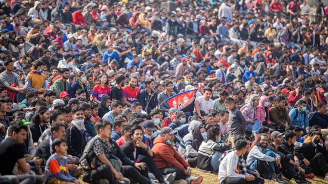 कीर्तिपुरमा आयोजित खेल हेर्न जम्मा भएका नेपाली दर्शकहरू 