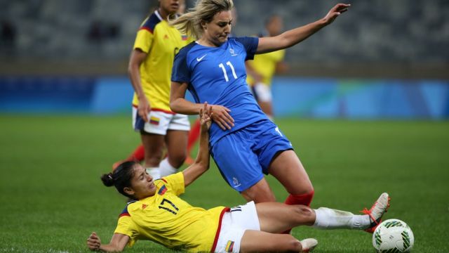 Un lance del partido Francia-Colombia