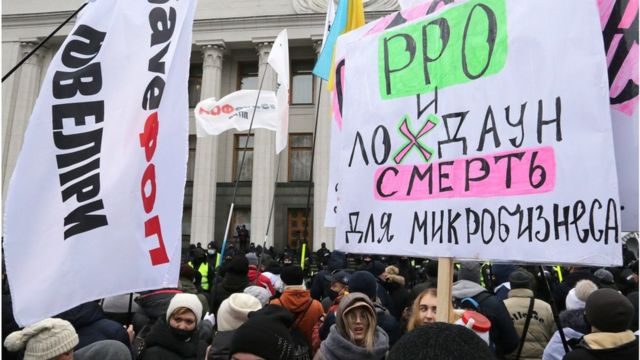 Попри рішення про державну підтримку, представники дрібного бізнесу провели кілька акцій протесту. Зокрема, і проти січневого локдауну