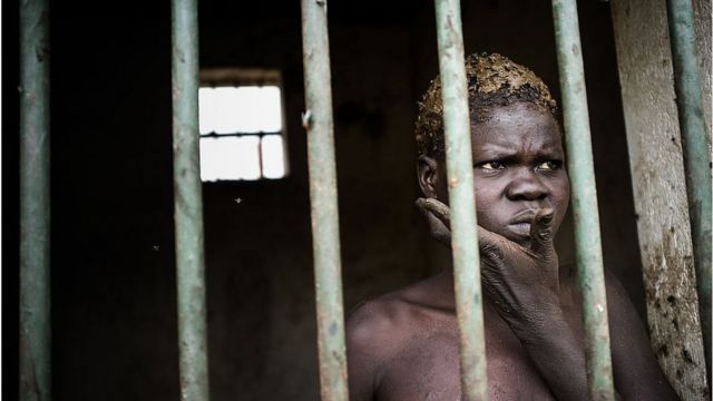 Obinrin were to wa ninu ahamọ