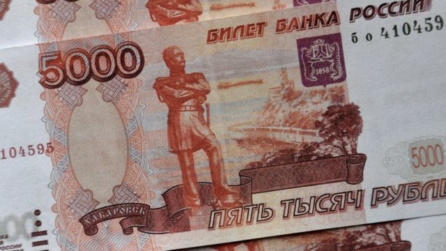 Las sanciones de Occidente "tendrán un tremendo efecto en la economía rusa", dice Taras Kuzio.
