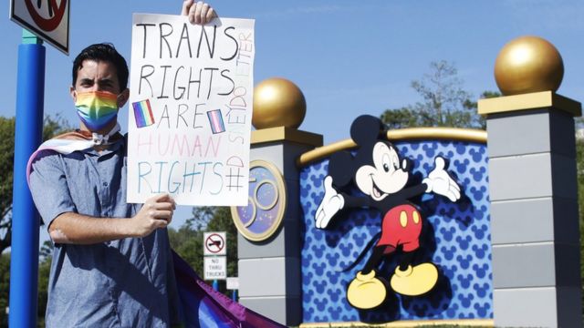 Акция протеста у парка Disney World