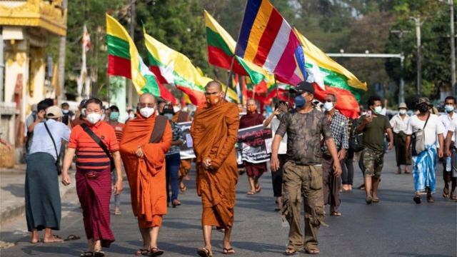 Una marcha a favor delos militares en Yangon