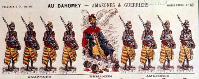 Las Amazonas de Dahomey en una imagen de Imagerie Pellerin, Francia 1870.
