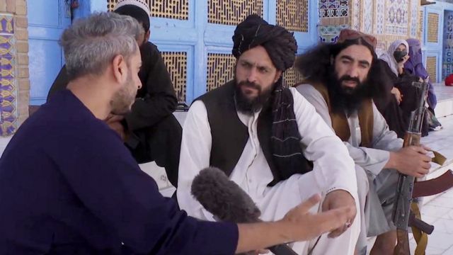 Secunder Kermani speaking to Senior Taliban member