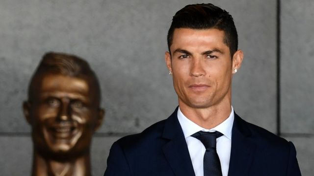 Ronaldo standing by his bust at the unveiling