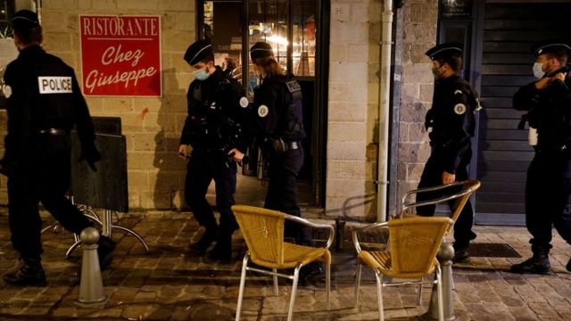 полицейские на улицах Лилля