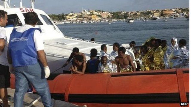 Sobreviventes de naufrágio em Lampedusa