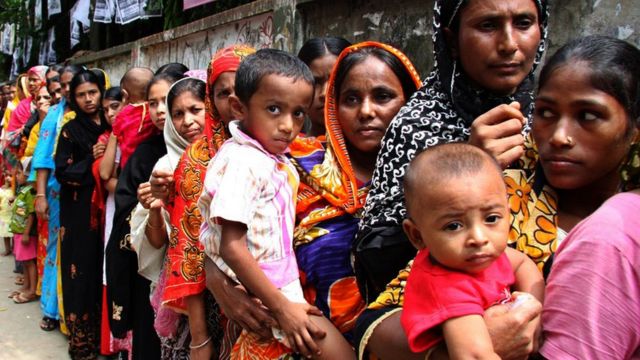 ২০১০ সালে চট্টগ্রাম সিটি করপোরেশন নির্বাচনে লাইনে অপেক্ষমান মানুষ