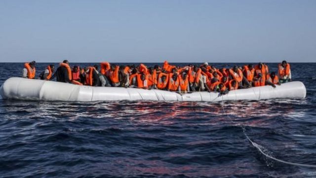 Misalin yadda 'yan ci-rani ke makare jirgin ruwa a tekun