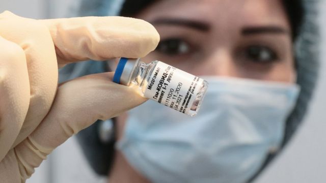 Охота за талонами и листы ожидания: как в российских регионах проходит  вакцинация - BBC News Русская служба
