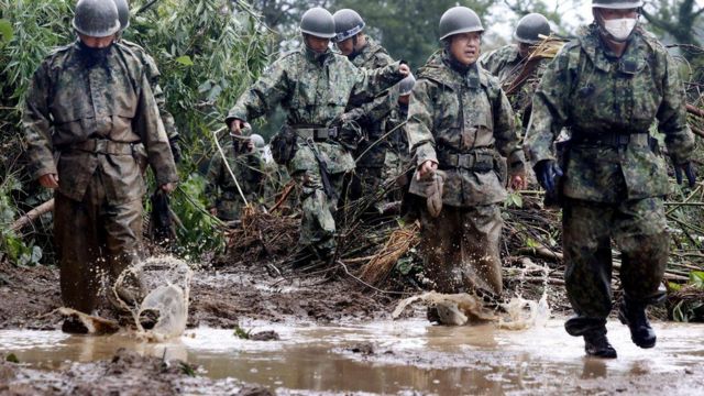 Japon Öz Savunma Kuvvetleri'nin arama kurtarma çalışmaları devam ediyor