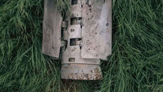 Một phần sót lại của bom chùm được phát hiện trên một cánh đồng tại Ukraine hồi tháng 04/2023 
