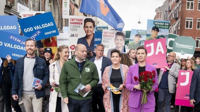Danimarka'nın başkenti Kıopnhag'da referandumda 'Evet' oyu kullanılması talebiyle düzenlenen bir gösteri