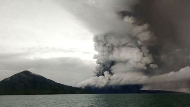 Letusan Gunung Anak Krakatau.