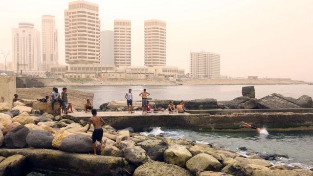 العاصمة طرابلس يوم 22 أبريل/نيسان - شاطئ البحر