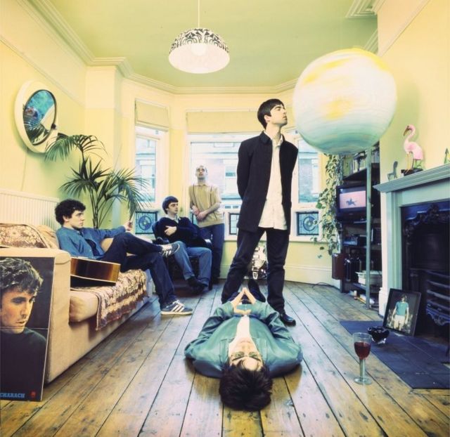 Sonrisa Glosario Alianza Definitely Maybe: How Oasis album 'changed everything' - BBC News