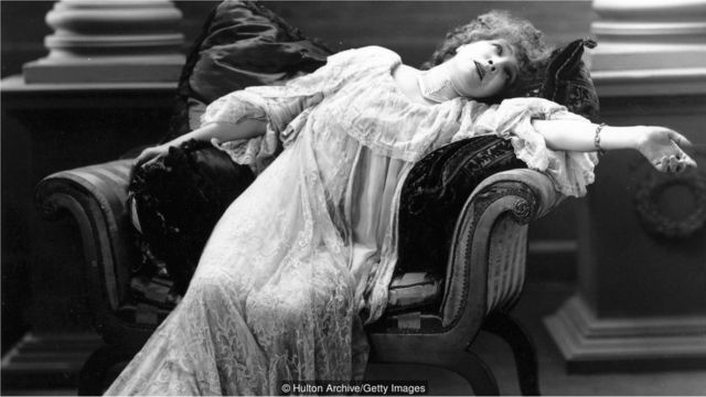 Sarah Bernhardt, atriz mais famosa da história, encena “A Dama das