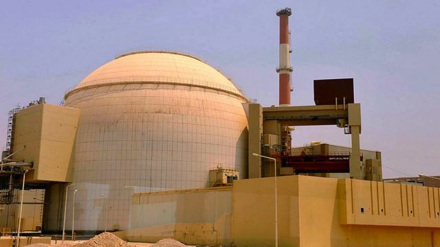 بناء مفاعل في محطة بوشهر للطاقة النووية التي بنتها روسيا في إيران