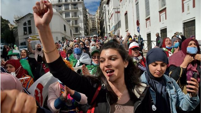 متظاهرات جزائريات يوم 8 مارس 2021
