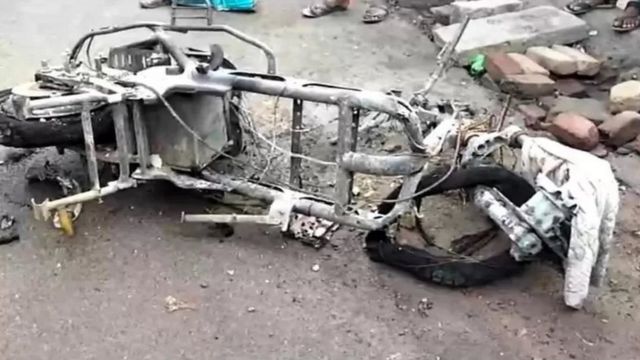 வேலூரில் நடந்த சம்பவத்தில் எறிந்த எலக்ட்ரிக் பைக்