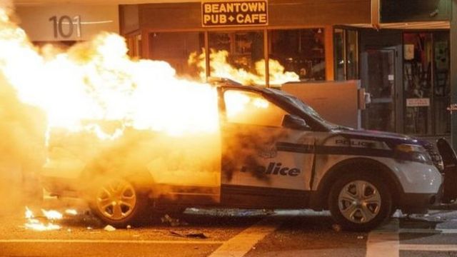 آتش زدن خودروی پلبس در بوستون