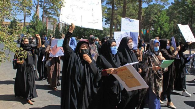 Mujeres protestan en Afganistán
