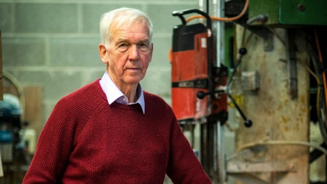 吉米·威利（Jimmy Wyllie）是凯斯冰壶公司的总经理，已经在该公司工作了57年。(photo:BBC)