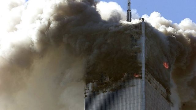 飞机撞击导致世贸中心燃起熊熊大火。(photo:BBC)