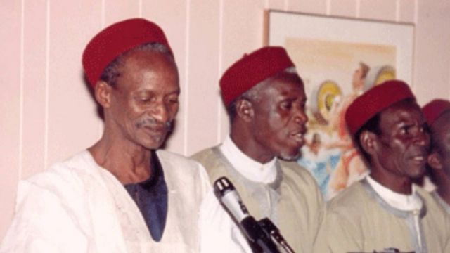 Mamman Shata Katsina da 'yan amshinsa
