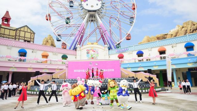 Employees perform at Hello Kitty Park in China