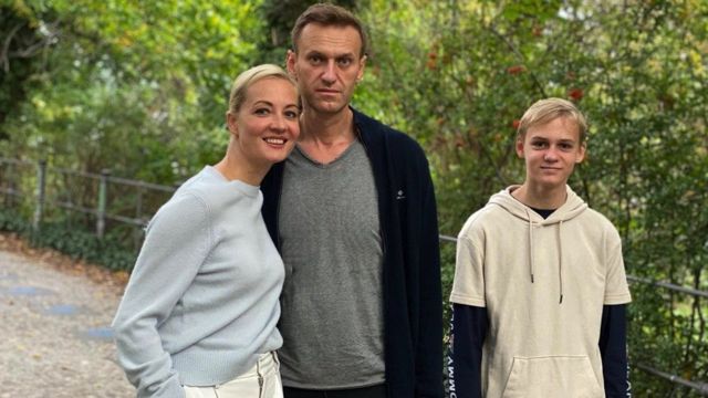 Навальный, его женя Юлия и сын Захар