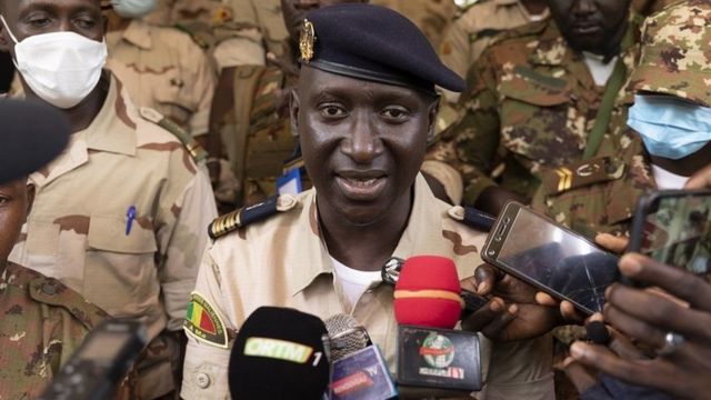 Hogaamiyayaasha Militariga ayaa waxay sheegeen in go'aanka mustaqbalka Mali ay shacabka u taallo