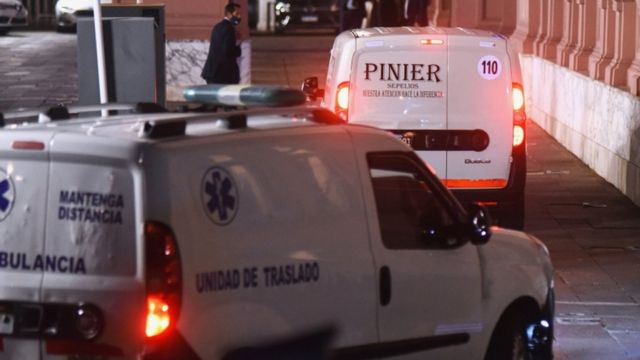 جسد دیگو مارادونا در حال انتقال به کاخ ریاست جمهوری آرژانتین
