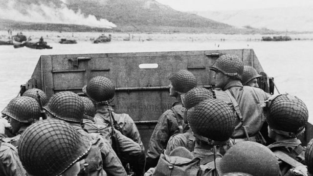 Soldados estadounidenses llegando a la playa "Utah" en Normandía el 6 de junio de 1944