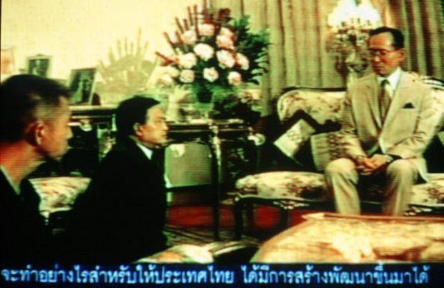 Bangkok, THAILAND: A television grab of Thai King Bhumibol Adulyadej (R), when he urged the then-military government Suchinda Kraprayoon (C) and pro-democracy protesters Chamlong Srimuang (L) to negotiate a settlement and avoid violence at the Royal Palace in Bangkok, 20 May 1992. Opponents of Thai Prime Minister Thaksin Shinawatra prepared another mass rally 13 March calling for him to quit, as an unusual television broadcast of the king bolstered calls for compromise. AFP PHOTO/TV 9 (Photo credit should read AFP/AFP/Getty Images)