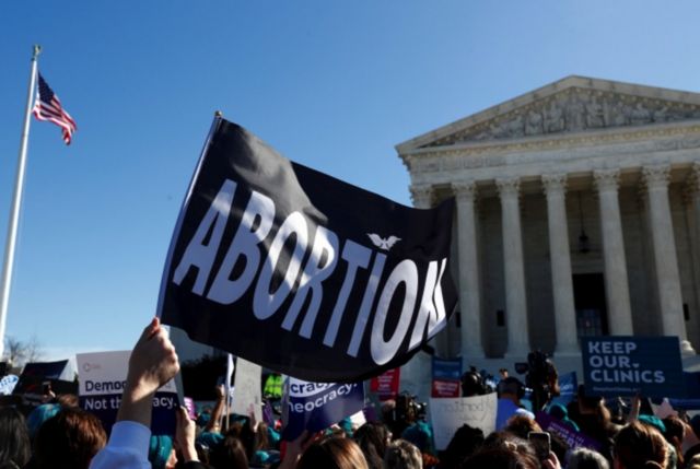 Protesto sobre aborto na frente da Suprema Corte dos EUA