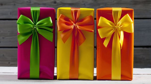 Mango baskets, sweets and cakes: How right or wrong it is to receive gifts in journalism (Roz Dunya News) Mango baskets, sweets and cakes: How right or wrong it is to receive gifts in journalism (Roz Dunya News)