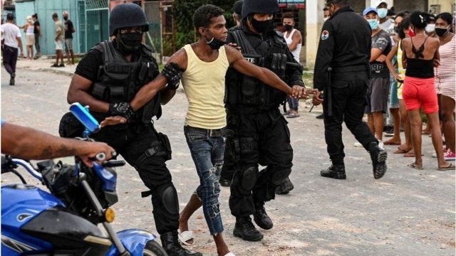 اعتقال متظاهر في كوبا