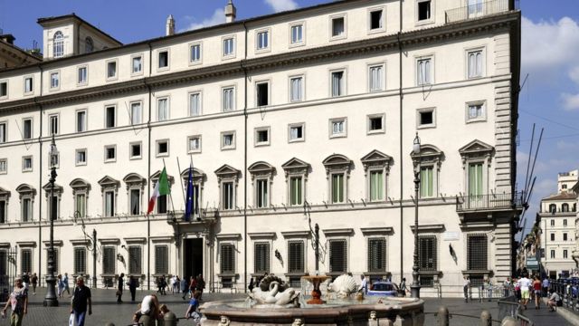 Palazzo Chigi, w centrum Rzymu, siedziba włoskiego rządu
