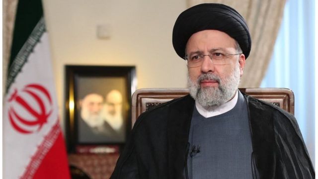 فائزه هاشمی رفسنجانی گفته است که ابراهیم رئیسی "کاره‌ای نیست و عده‌ای در پشت پرده رئیس‌جمهور را اداره می‌کنند و بر تصمیم‌گذاری او تاثیر می‌گذارند"