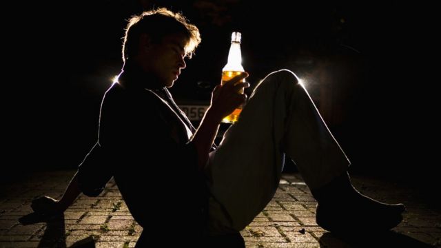 financiero Palpitar Omitido Por qué algunas personas pierden completamente la memoria durante una  borrachera (y qué nos dice esto de su salud) - BBC News Mundo