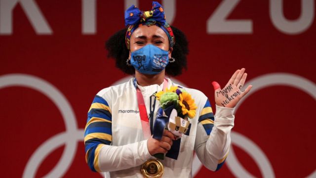 Tokio: Neisi Dajomes gana oro en halterofilia y se convierte en la primera  mujer medallista olímpica de Ecuador; la mexicana Aremi Fuentes logra  bronce - BBC News Mundo