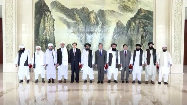 塔利班代表團與中國外交部官員在天津會面。
