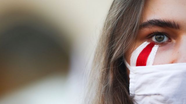 девушка из Польши в маске