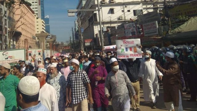 নব র ক র ট ন ফ র ন স ইসল ম র অবম নন ন য ঢ ক য ইসল মপন থ দ র ব য পক ব ক ষ ভ Bbc News ব ল