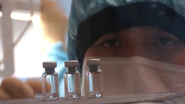 Chính phủ Anh hiện tiến hành nghiên cứu thử nghiệm vắc-xin theo ba phương pháp hoàn toàn khác nhau