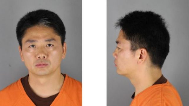 美國警方發佈劉強東被捕的照片。