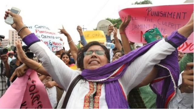 ভারতে নারী অধিকার নিয়ে আন্দোলনকারী সংগঠনগুলো ধর্ষণের শাস্তি মৃত্যুদন্ড দাবি করে আসছিল