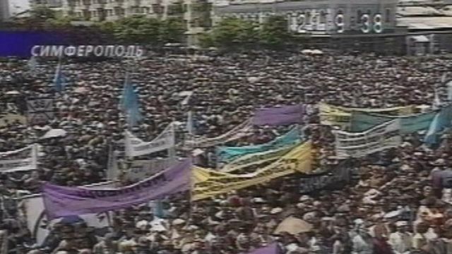 Kırım'da 18 Mayıs 2000'de, Tatarların düzenlediği protesto gösterisi